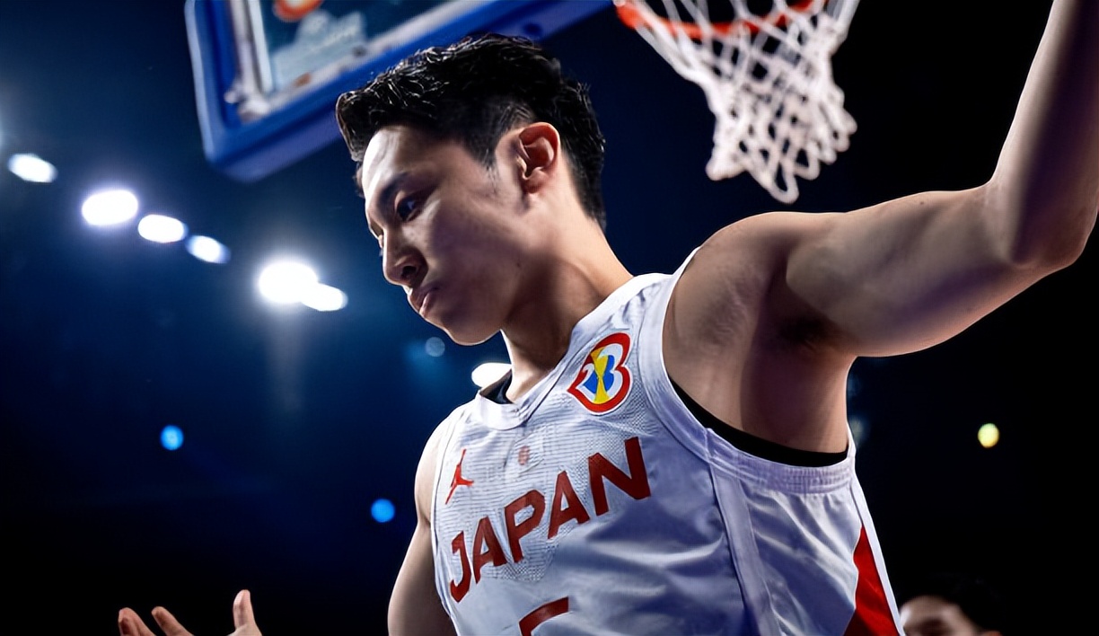开云足球直播-日本男篮翻盘黄蜂，克莱惊艳世界
